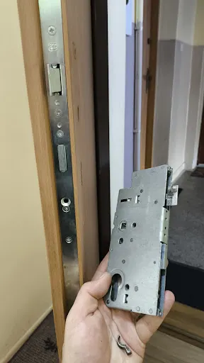 Mobilny Ślusarz - Awaryjne Otwieranie Mieszkań, Wymiana Zamków.